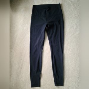 Very good condition size 8 lululemon wunder unders!